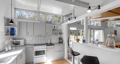 Gorgeous home in Nexø with WiFi