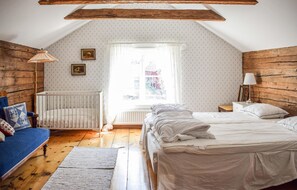 3 bedrooms, free WiFi, bed sheets