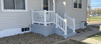 Quaint 3-bedroom house located minutes away from the pool, park, and golf course