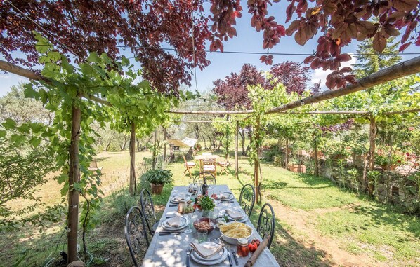Outdoor dining - Amazing home in Siena with WiFi (Siena)