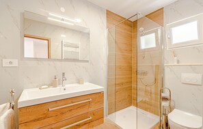 Douche, sèche-cheveux