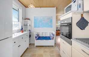 ثلاجة، فرن، موقد طهي مسطح، غسالة أطباق