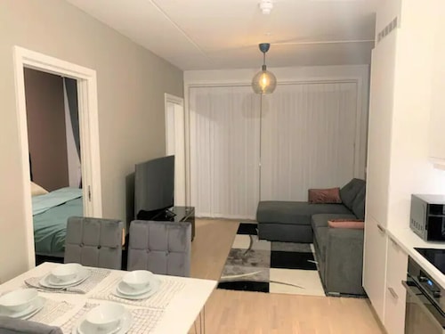 Scandpoint Apartment: Cosy  apartment 3 min walk from SNO OSLO