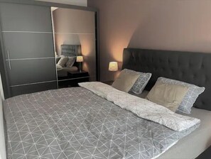 1 bedroom, iron/ironing board, free WiFi, bed sheets