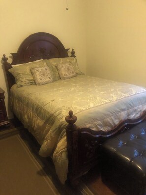 3 bedrooms, iron/ironing board, WiFi, bed sheets - Beautiful condo on the water (Ridgeland)