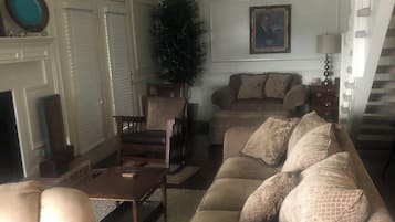 Smart TV, fireplace, DVD player, books