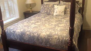 3 bedrooms, iron/ironing board, WiFi, bed sheets