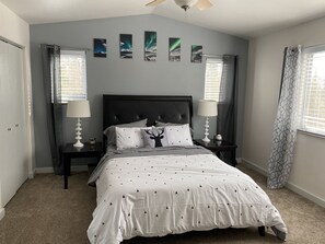 3 bedrooms, desk, iron/ironing board, free WiFi