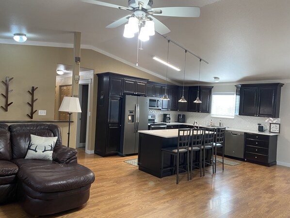 المنشأة من الداخل