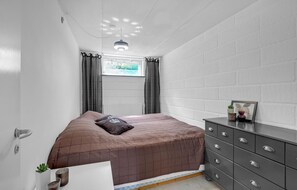 4 bedrooms, travel crib, free WiFi
