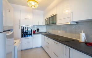 Microwave, oven, stovetop, dishwasher - Lovely home in Torrevieja (Torrevieja)