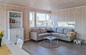 Fernseher, Kamin, Stereoanlage