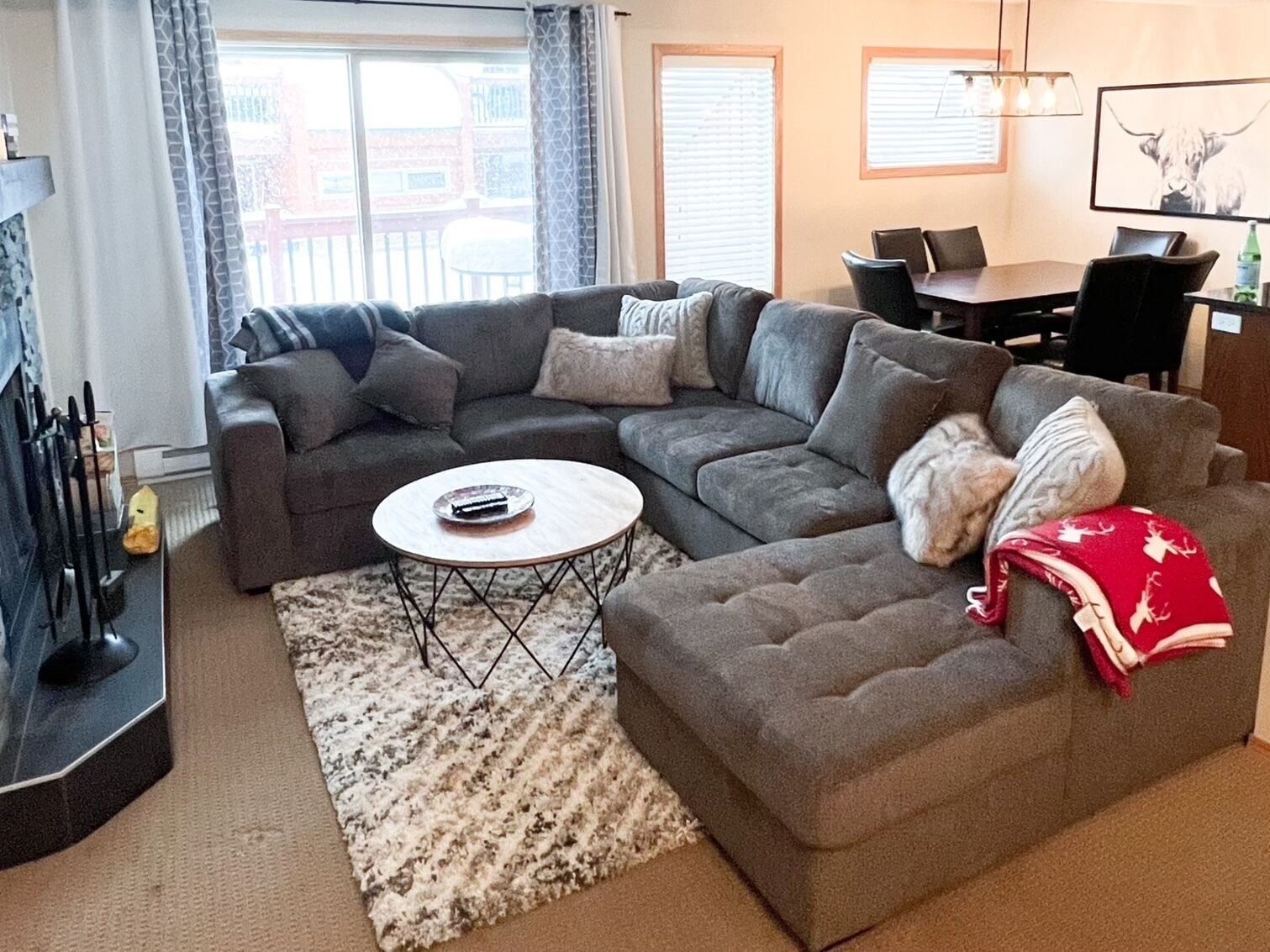 Smart TV, fireplace, video games