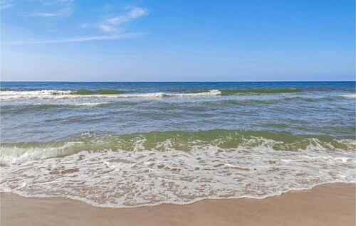 2 bedroom beach front home in Sianozety