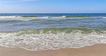2 bedroom beach front home in Sianozety