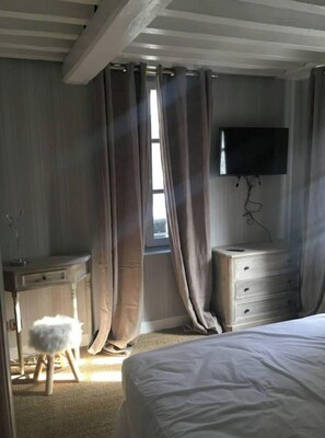 2 slaapkamers, een strijkplank/strijkijzer, gratis wifi, beddengoed