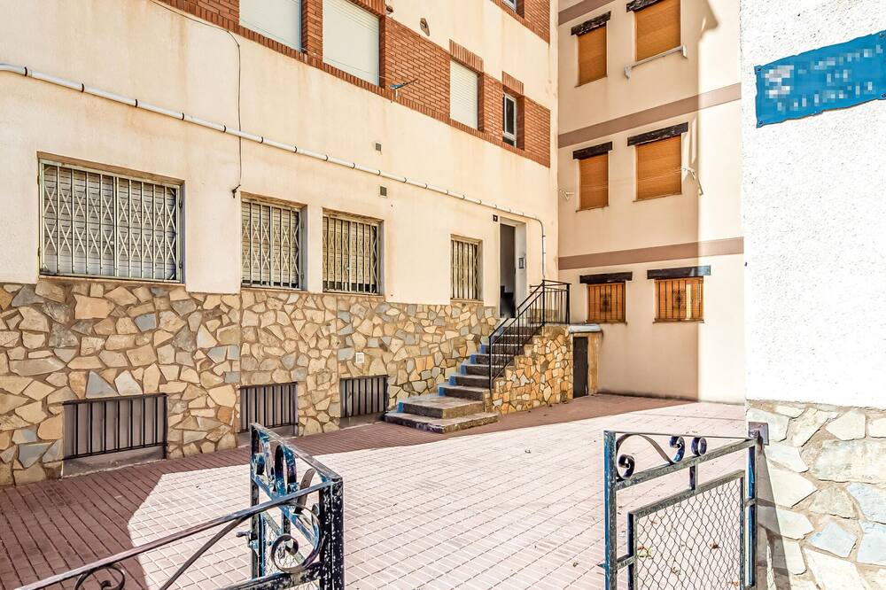 A simply furnished vacation apartment in the charming village of Camarena de la Sierra in Aragon.