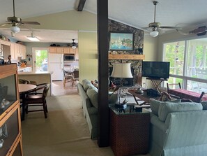 スマートテレビ、テーブルサッカー台、卓球台