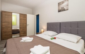 1 bedroom, iron/ironing board, free WiFi, bed sheets - Gorgeous apartment in Opric (Opric)