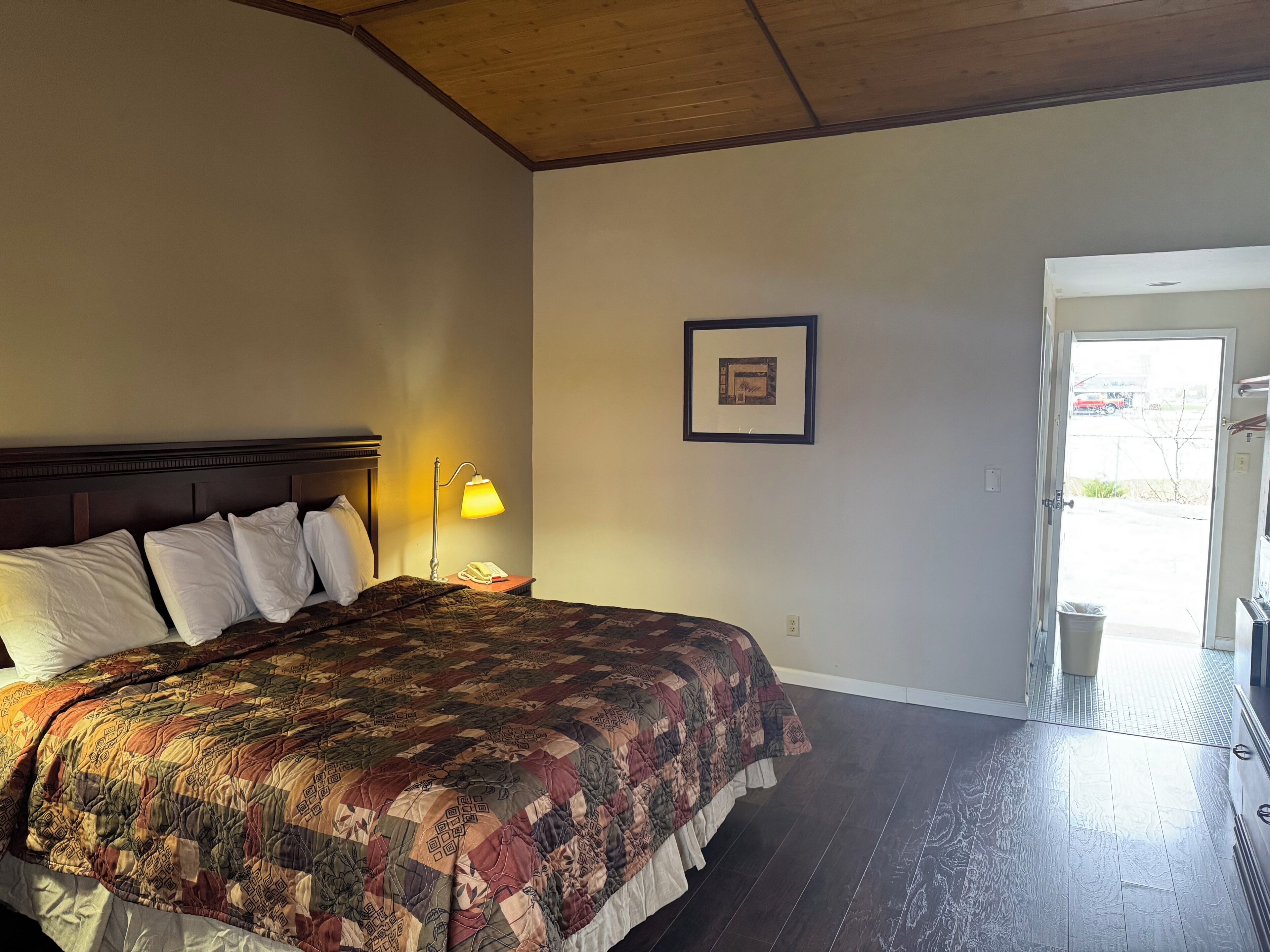 Quarto solteiro standard | Escrivaninha, Wi-Fi de cortesia, roupa de cama