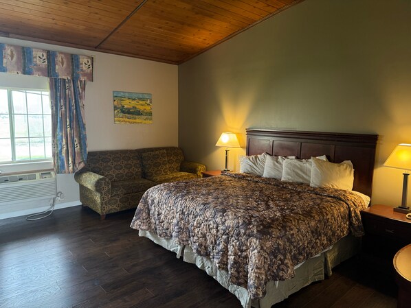 Bathroom - Town & Country Motel (Clinton)