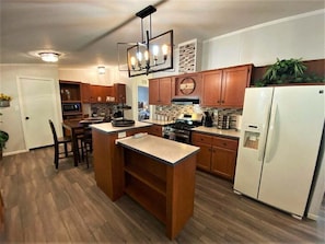 Refrigerador, microondas, horno, placa de cocina