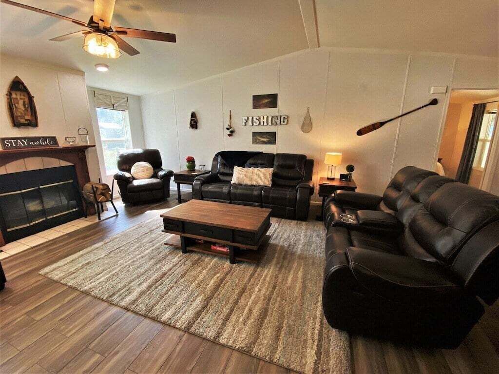 電視、壁爐、足球機、乒乓球設施