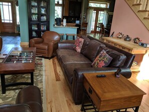 Télévision, cheminée, lecteur de DVD