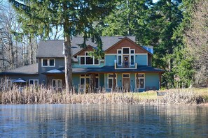 Exterior - Gorgeous five bedroom home sleeps up to 13 guests. Extensive decks wrap the home, fishing pond, 11 acres with forest, pasture, and abuindance of wildlife. (Ashford)