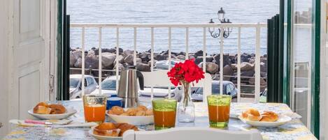 تناول الطعام بالخارج