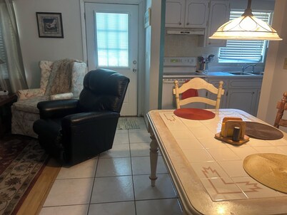 Clean and Cozy in downtown Sebring