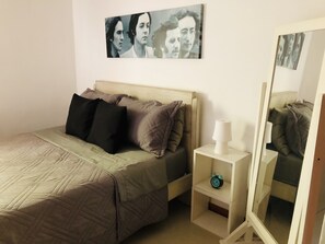 3 bedrooms, in-room safe, free WiFi, bed sheets