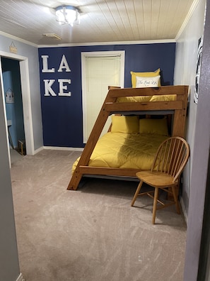 8 bedrooms, desk, iron/ironing board, free WiFi