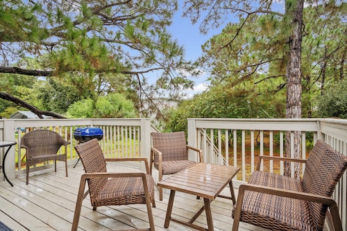 Spacious Audubon Home in Colony Cove w Water Views