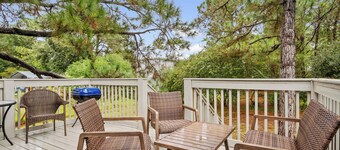 Spacious Audubon Home in Colony Cove w Water Views