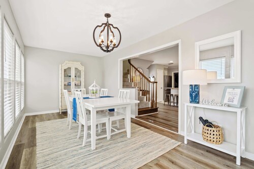 Spacious Audubon Home in Colony Cove w Water Views