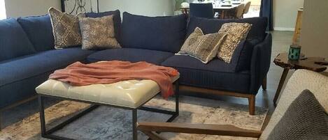 スマートテレビ、DVD プレーヤー、書庫