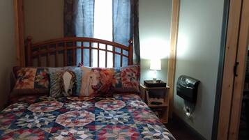 1 dormitorio, tabla de planchar con plancha, wifi y ropa de cama