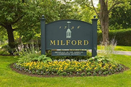 Property grounds. Cozy Pocono Barn Loft Apartment
