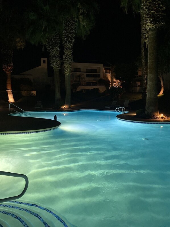 Outdoor pool, a heated pool - Modern, spacious, great location, fab pools (Palm Springs)