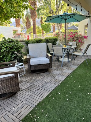 Outdoor dining - Modern, spacious, great location, fab pools (Palm Springs)