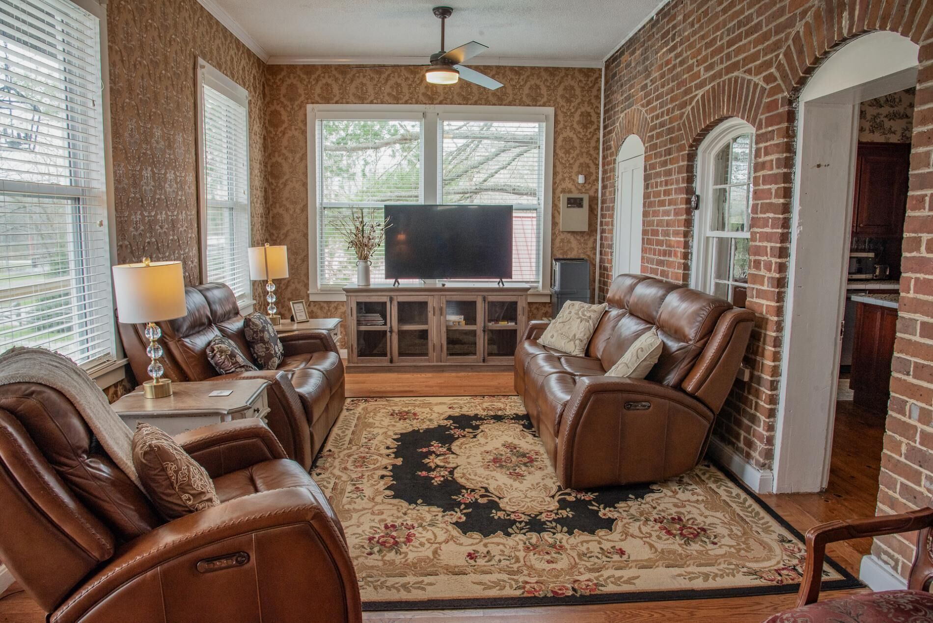 智能电视、办公室