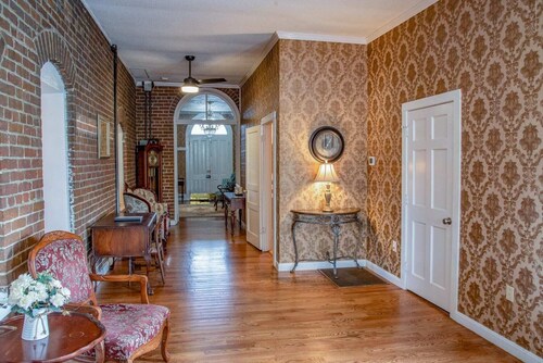 The Manor 1885 Altamont