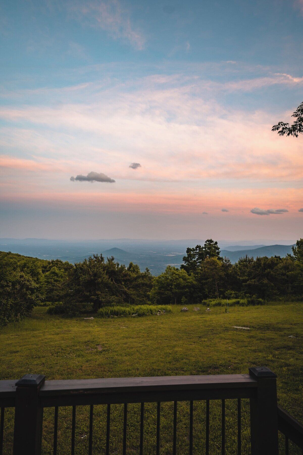 Hawks Nest · Mountain Top Cabin w/ Amazing Views, Coffee, Games