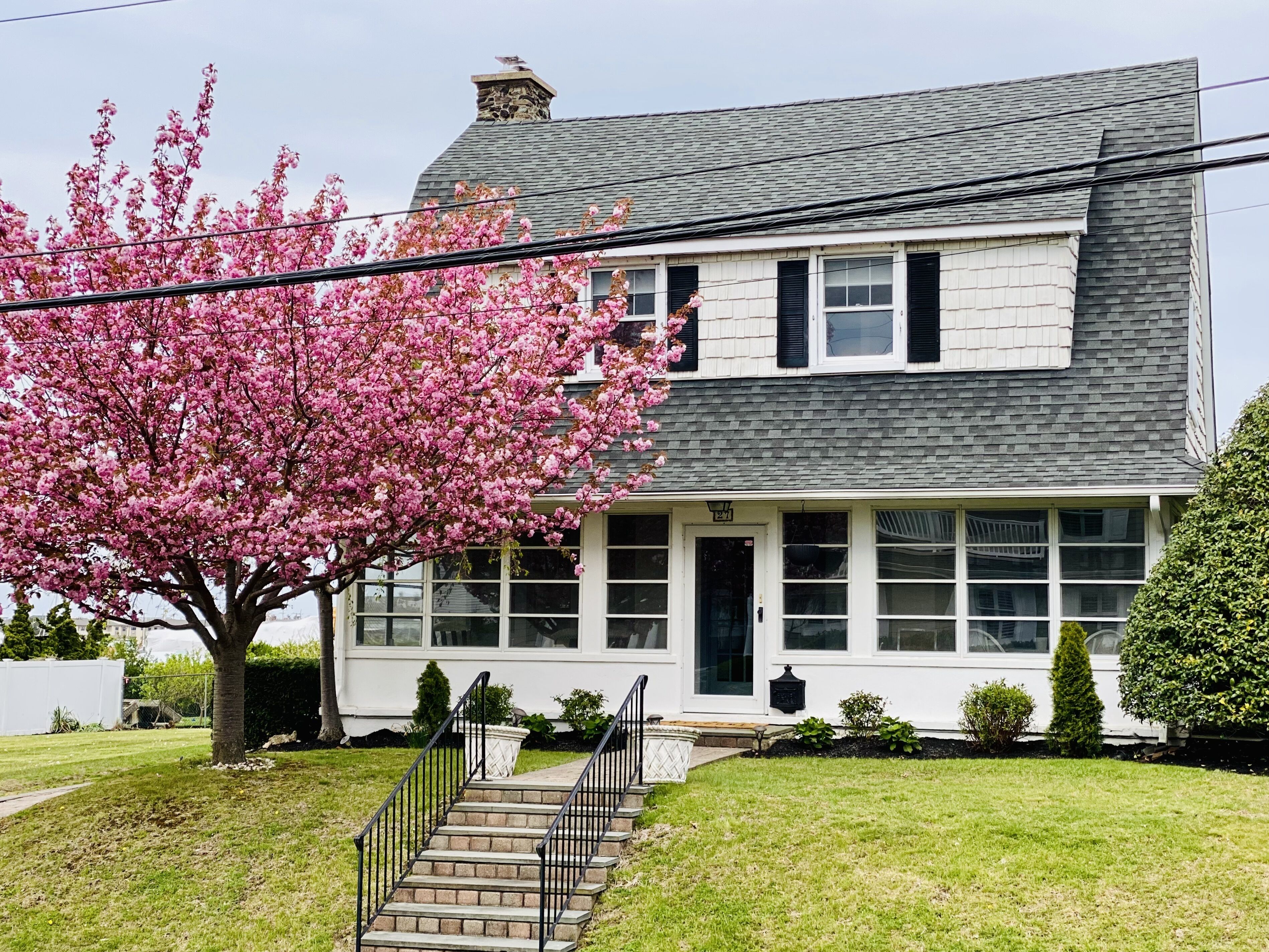 Beautiful summer rental available in charming beach town!