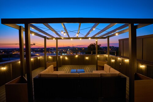 ★Massive Roofdeck★NEW Home-4Bd/3.5Ba- 3miles to downtown 