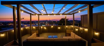 ★Massive Roofdeck★NEW Home-4Bd/3.5Ba- 3miles to downtown 