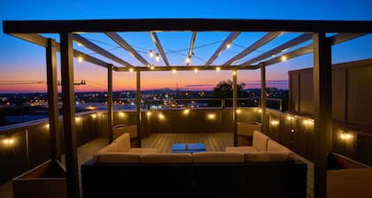★Massive Roofdeck★NEW Home-4Bd/3.5Ba- 3miles to downtown