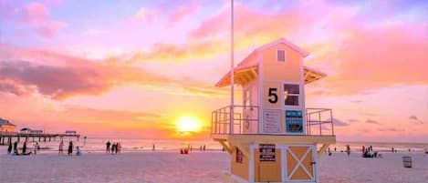 Beach nearby, sun loungers, beach towels