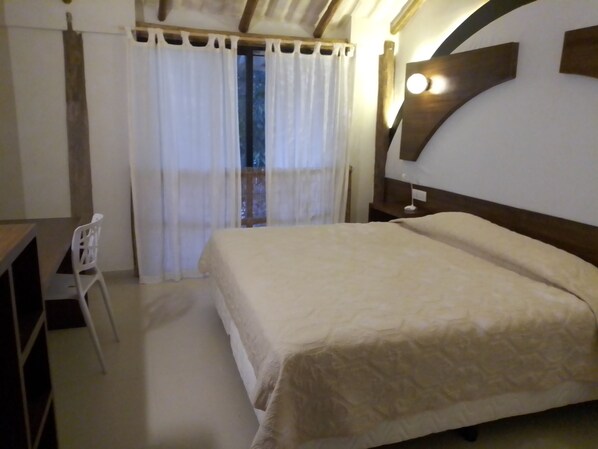 1 chambre, fer et planche à repasser, Wi-Fi, draps fournis